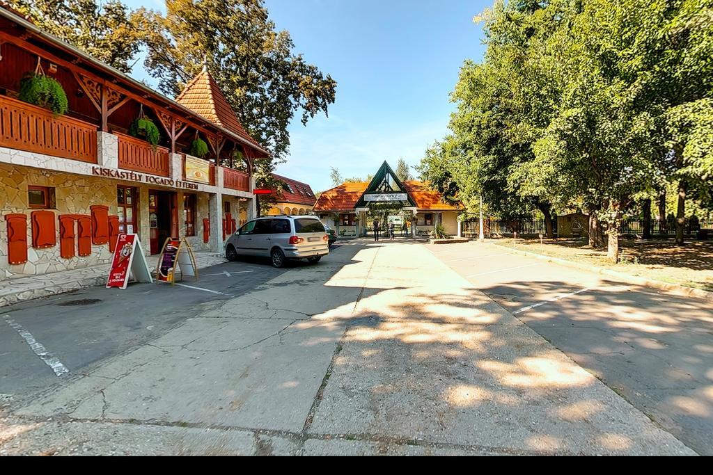 Kiskastely Fogado-Etterem Hotel Fuzesgyarmat Bagian luar foto